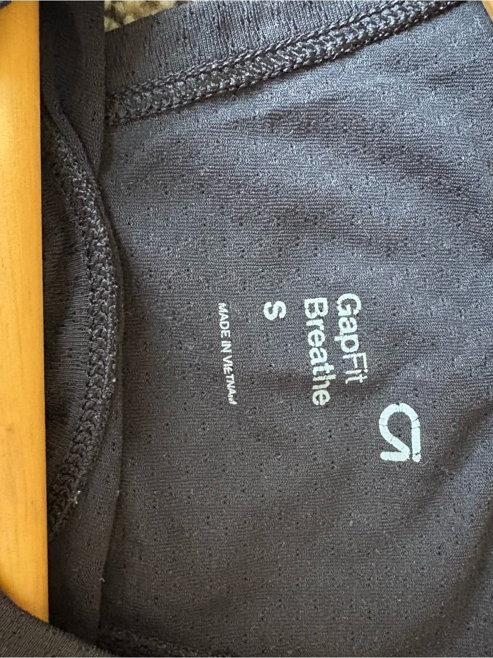 Gap Fit breathe Black Performance or workout Tank Top - Picture 3 of 4